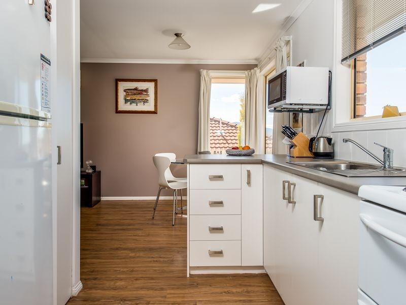 3/6 Broadby Drive, Lenah Valley TAS 7008