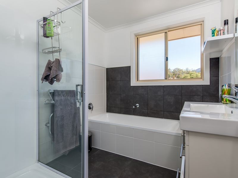 3/6 Broadby Drive, Lenah Valley TAS 7008