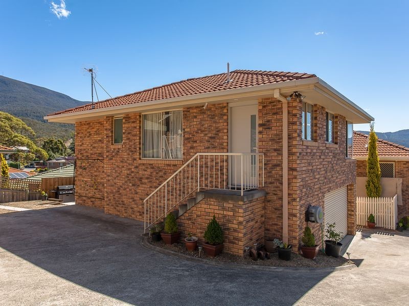 3/6 Broadby Drive, Lenah Valley TAS 7008