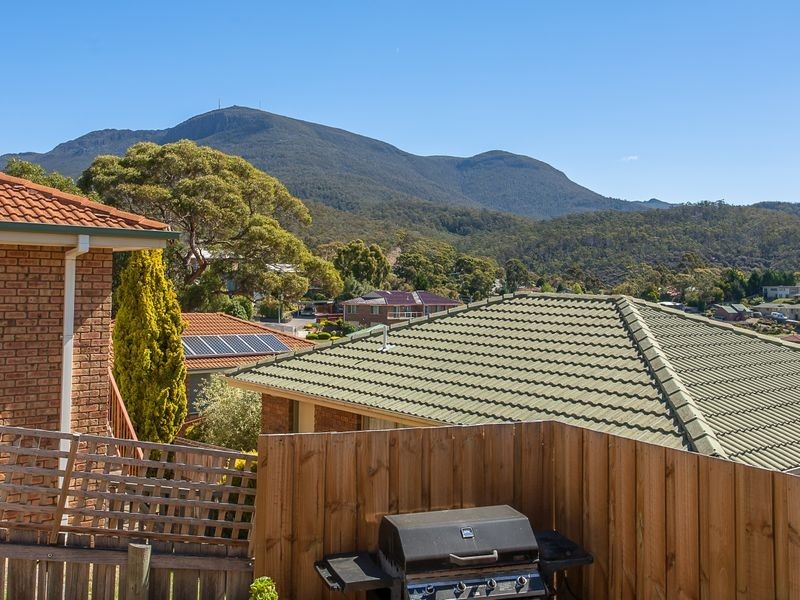 3/6 Broadby Drive, Lenah Valley TAS 7008