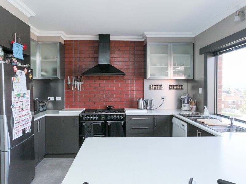 11 Barclay Crescent, Rosetta TAS 7010