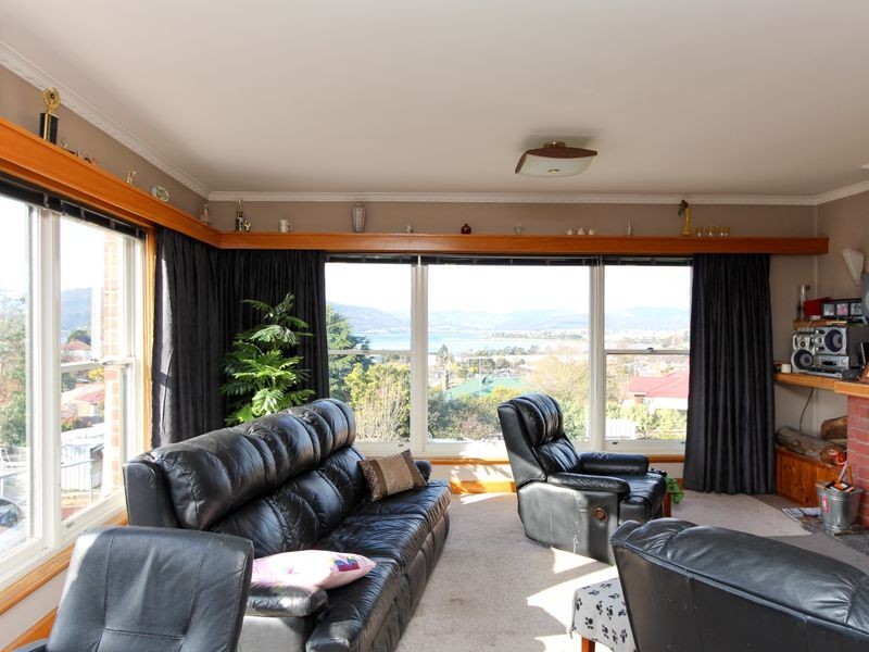 11 Barclay Crescent, Rosetta TAS 7010