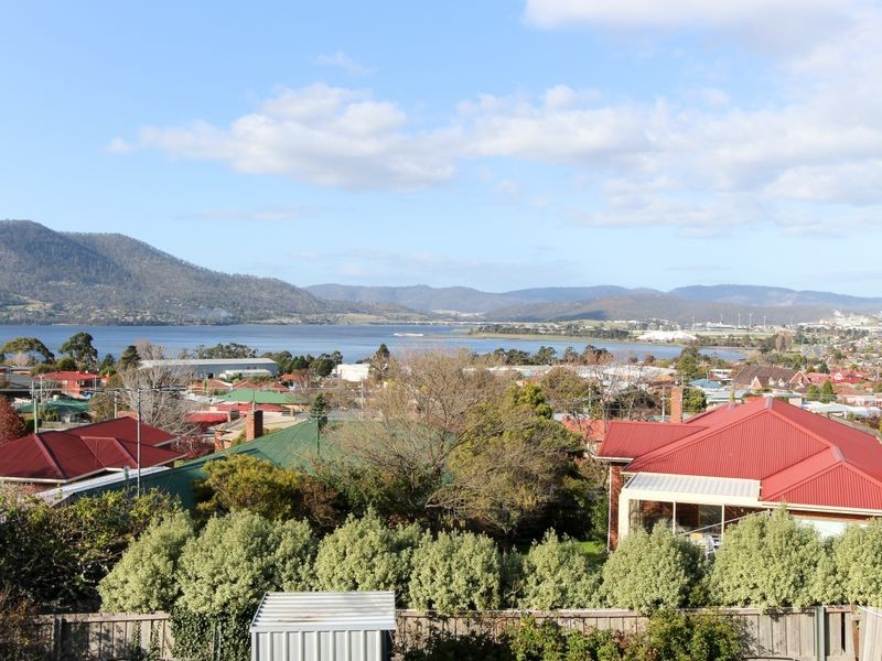 11 Barclay Crescent, Rosetta TAS 7010