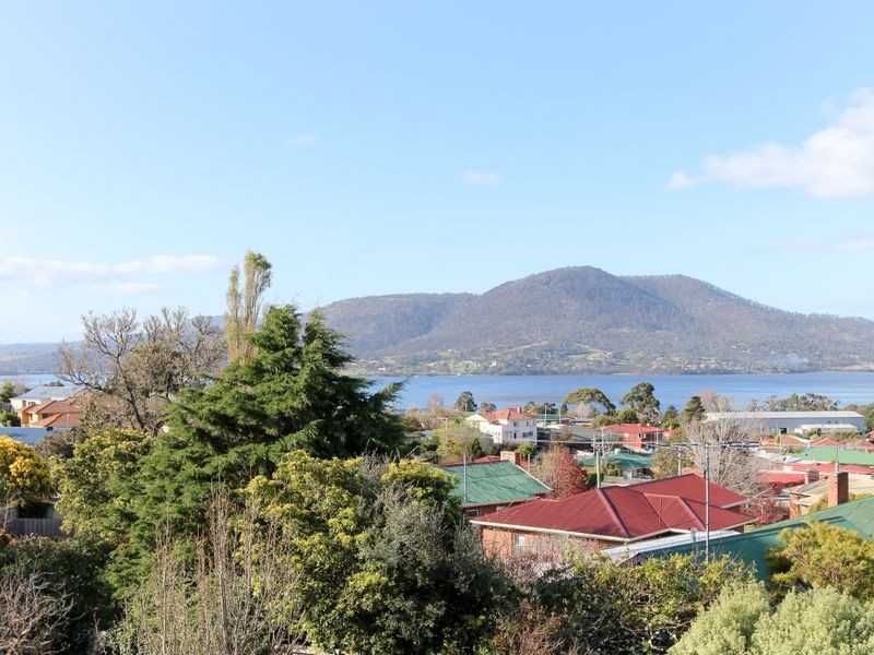 11 Barclay Crescent, Rosetta TAS 7010