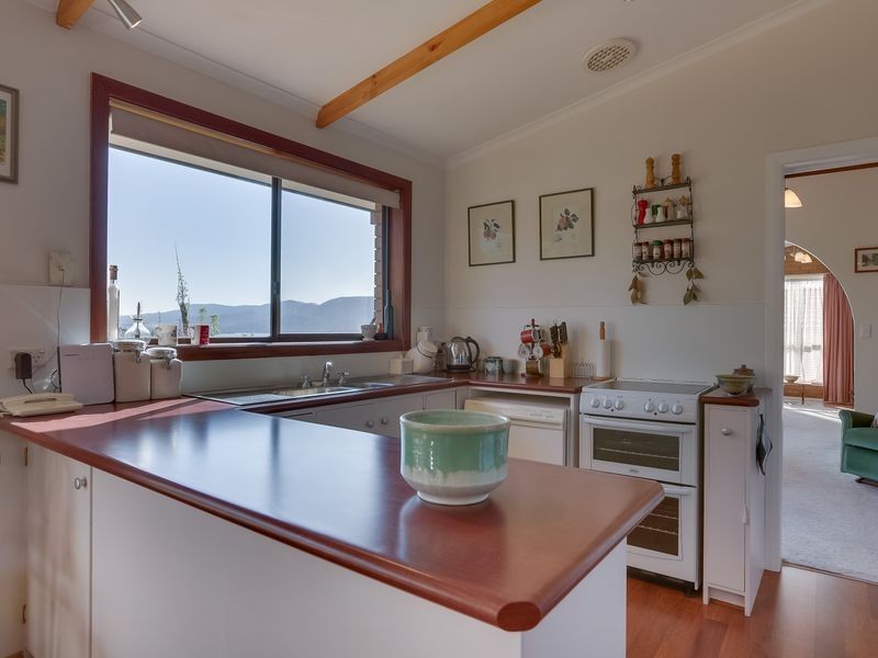 18 Chandos Drive, Berriedale TAS 7011