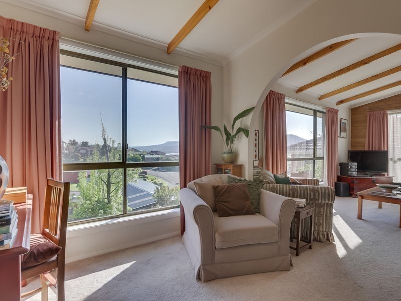 18 Chandos Drive, Berriedale TAS 7011