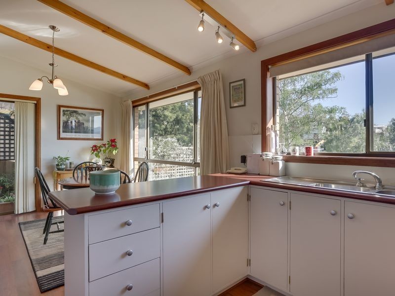 18 Chandos Drive, Berriedale TAS 7011