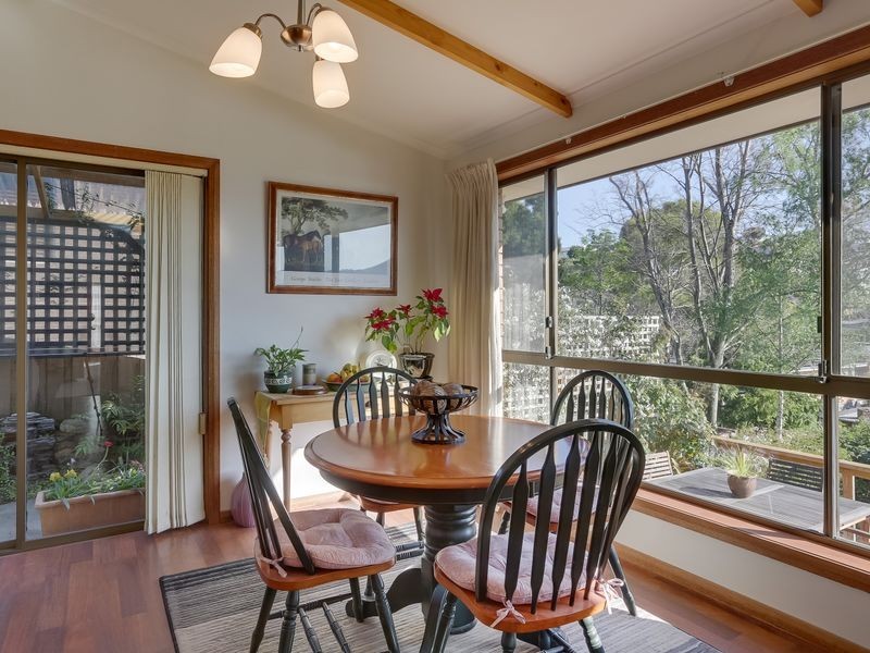 18 Chandos Drive, Berriedale TAS 7011