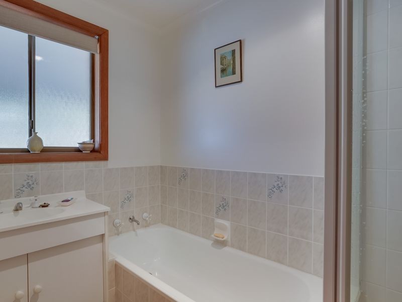 18 Chandos Drive, Berriedale TAS 7011