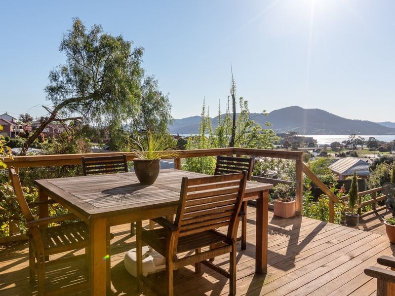 18 Chandos Drive, Berriedale TAS 7011