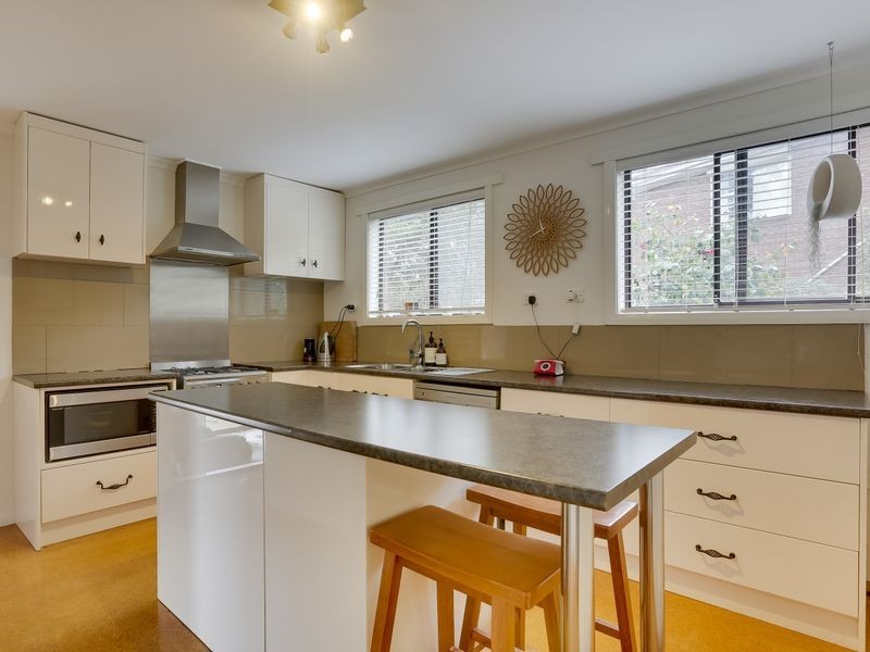 37 Robin Court, Lindisfarne TAS 7015