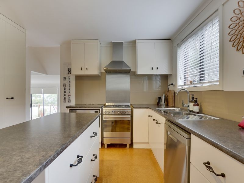 37 Robin Court, Lindisfarne TAS 7015