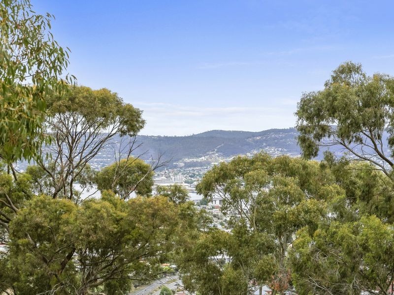 37 Robin Court, Lindisfarne TAS 7015