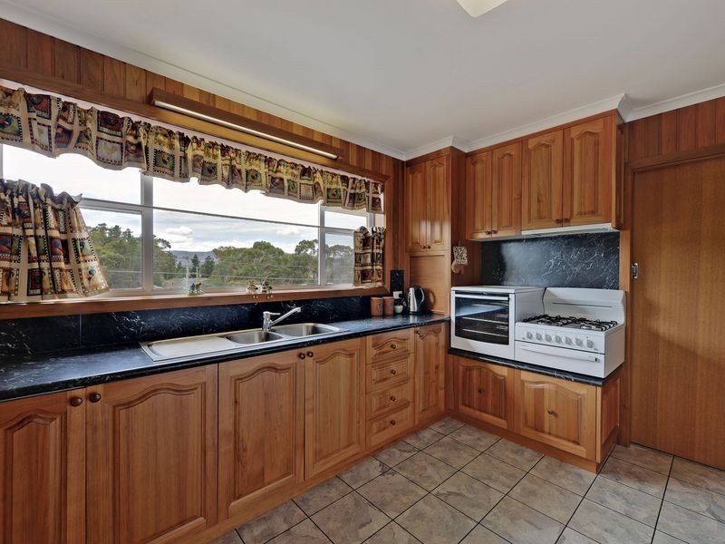 5 Arncliffe Road, Austins Ferry TAS 7011