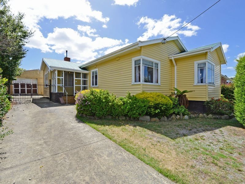 2 Gloucester Crescent, Lutana TAS 7009
