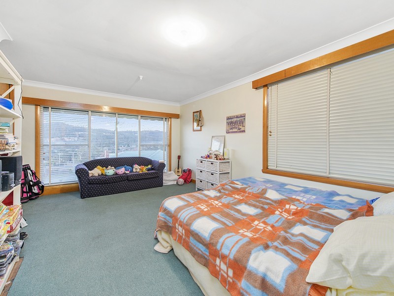 26 Broad Street, Lindisfarne TAS 7015