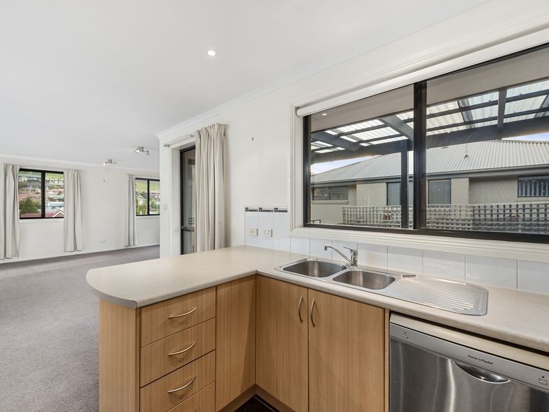 Unit 1/98 Sunshine Road, Austins Ferry TAS 7011