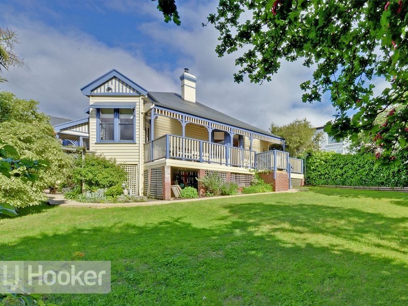 22 Boa Vista Road, New Town TAS 7008