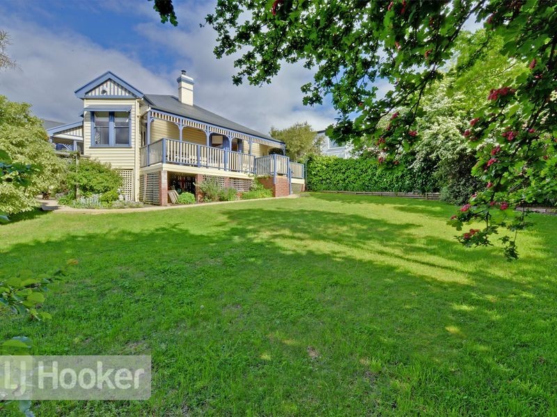 22 Boa Vista Road, New Town TAS 7008