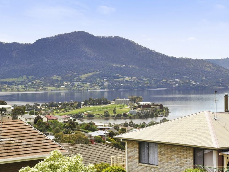 25 Kilander Crescent, Berriedale TAS 7011