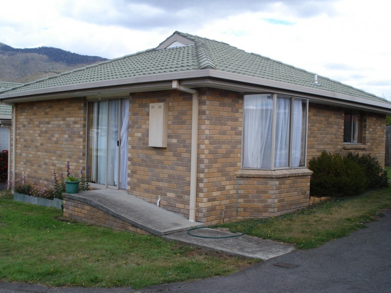 2/56a Hilton Road, Claremont TAS 7011