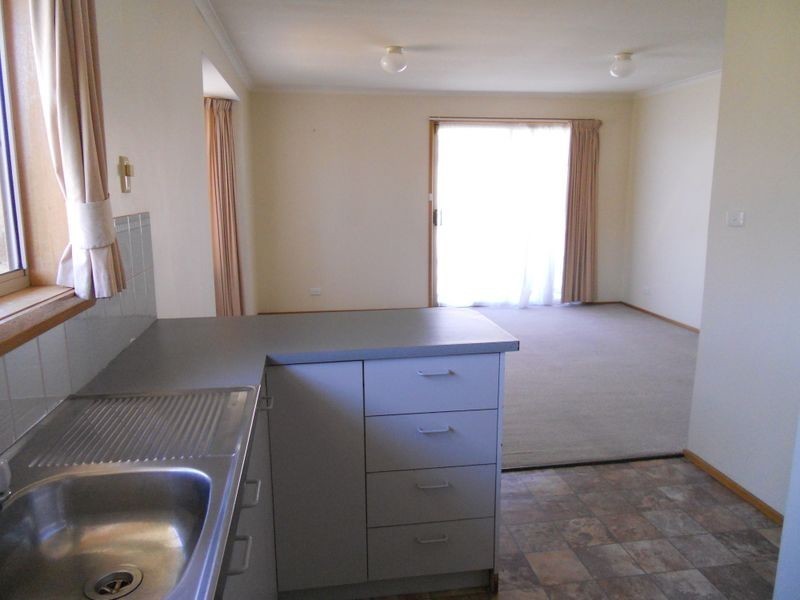 2/56a Hilton Road, Claremont TAS 7011