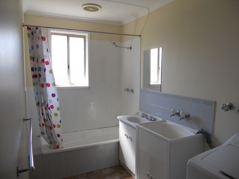 2/56a Hilton Road, Claremont TAS 7011