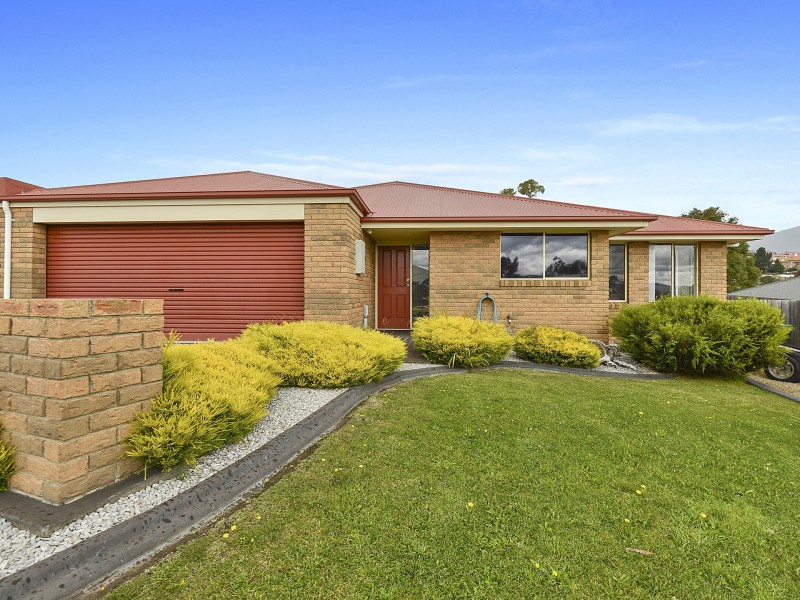 13 Brendan Crescent, Austins Ferry TAS 7011
