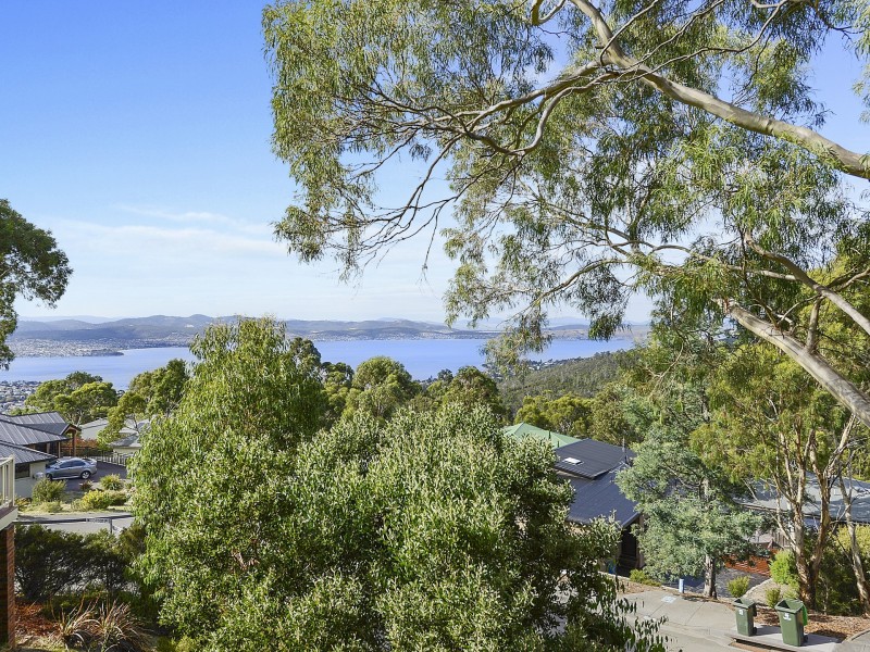 68 Hillcrest Road, Tolmans Hill TAS 7007