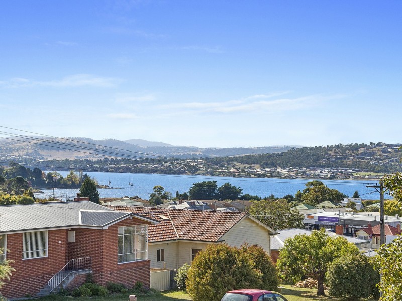 1 Rosbar Street, Claremont TAS 7011