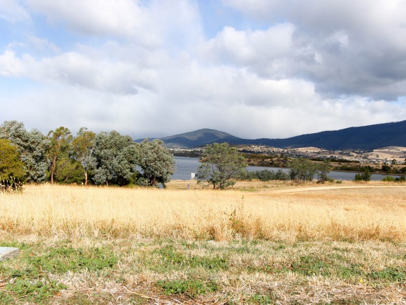 17 Fisher Drive, Herdsmans Cove TAS 7030