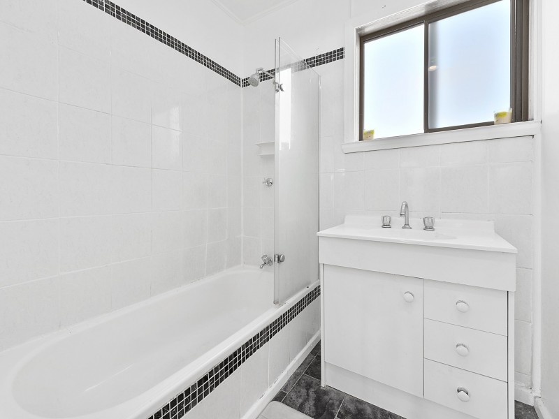 1 Rosbar Street, Claremont TAS 7011