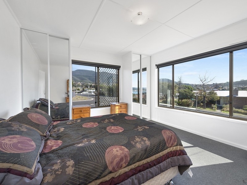 1 Rosbar Street, Claremont TAS 7011