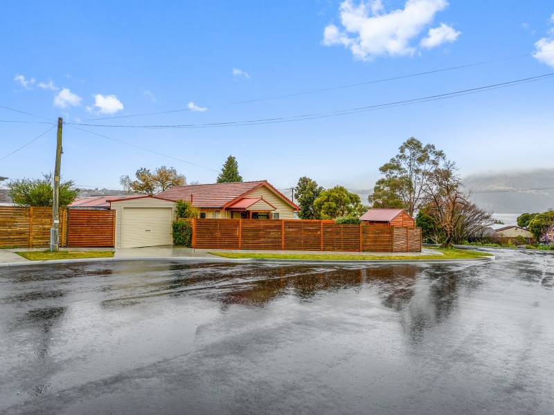1 Moreton Crescent, Claremont TAS 7011