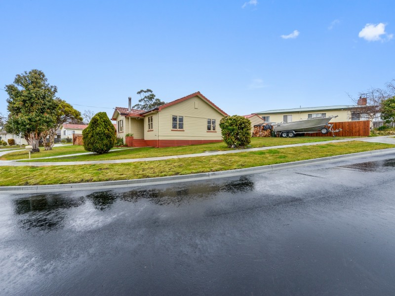 1 Moreton Crescent, Claremont TAS 7011