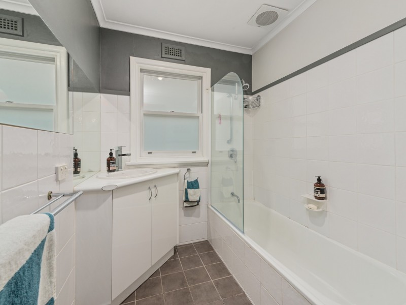 1 Moreton Crescent, Claremont TAS 7011