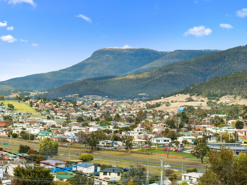 2 Kristen Court, Claremont TAS 7011