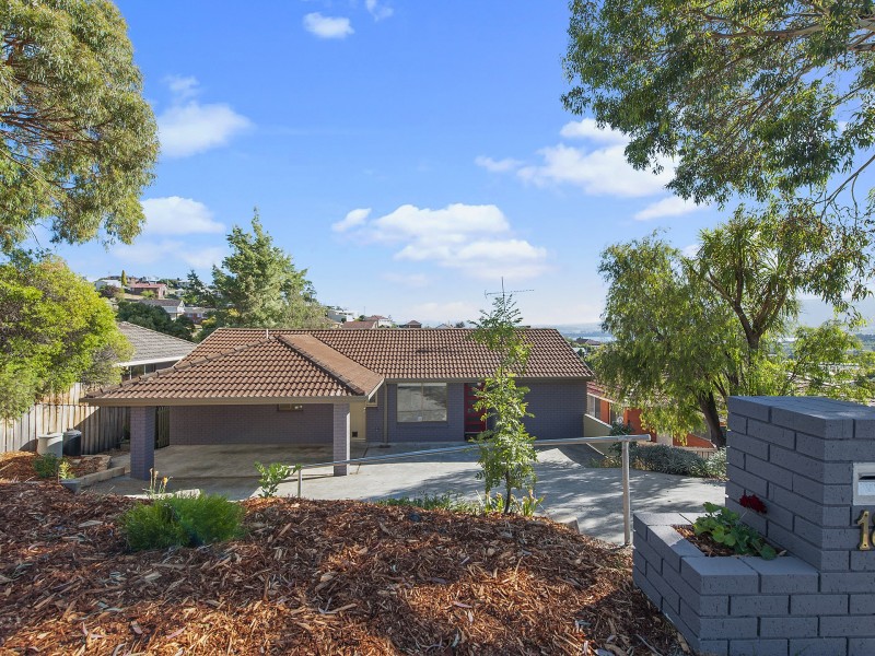 18 Chandos Drive, Berriedale TAS 7011