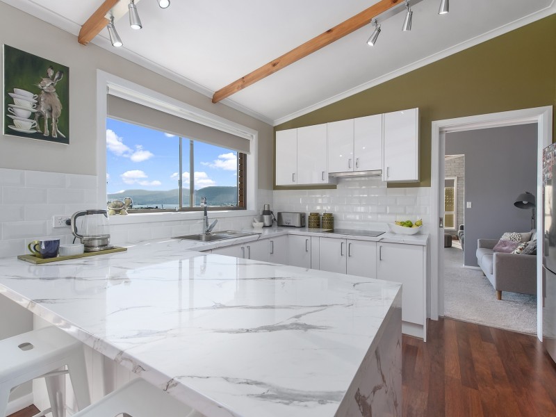 18 Chandos Drive, Berriedale TAS 7011