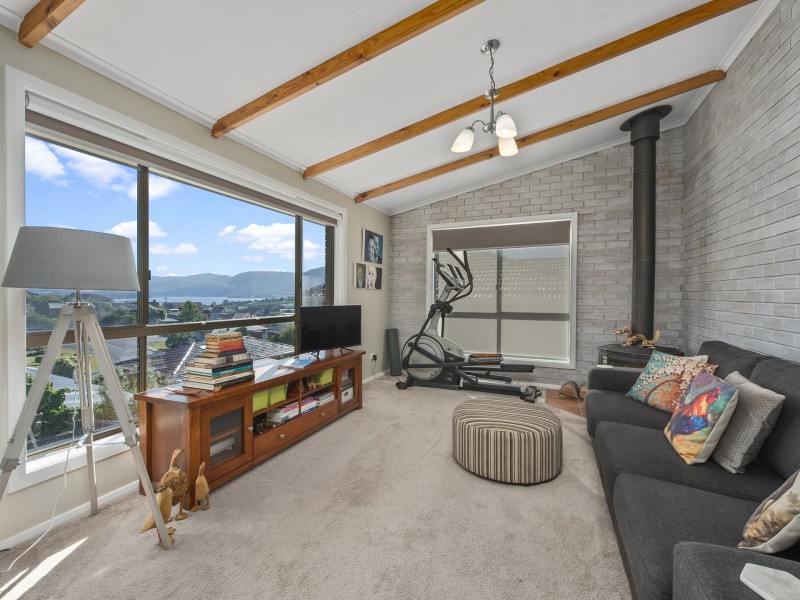 18 Chandos Drive, Berriedale TAS 7011