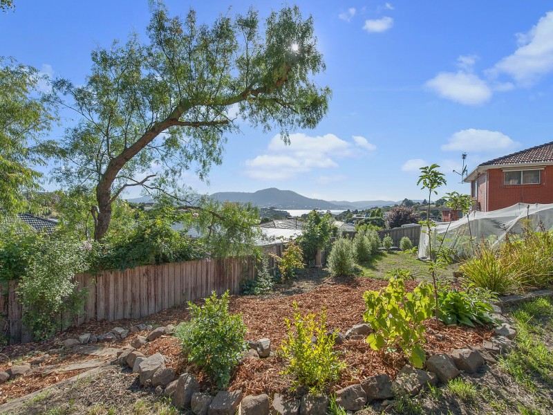 18 Chandos Drive, Berriedale TAS 7011