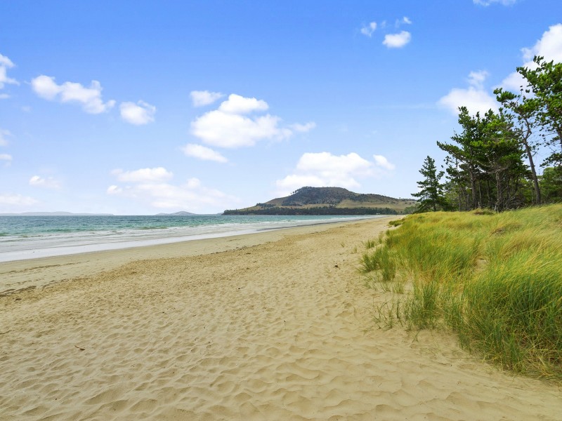 1/48 Surf Road, Seven Mile Beach TAS 7170