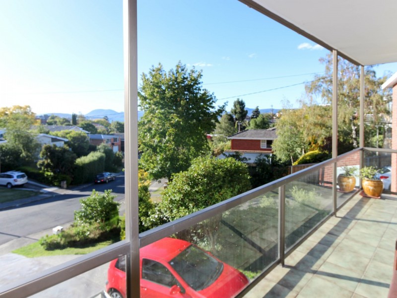 2/14 Coolabah Road, Sandy Bay TAS 7005