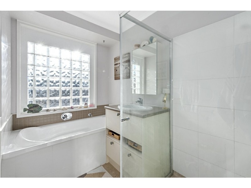 72 Henley Street, Lindisfarne TAS 7015