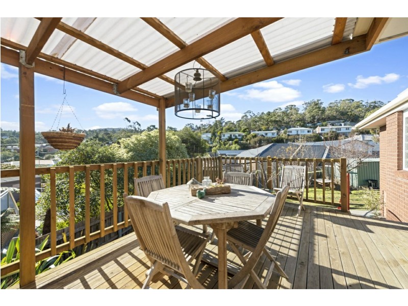 72 Henley Street, Lindisfarne TAS 7015