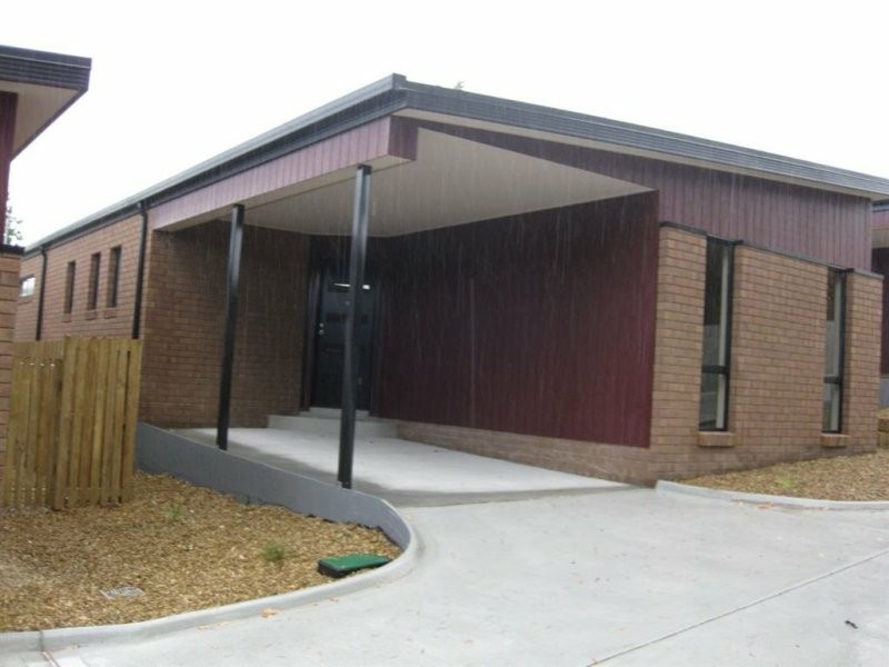 2/137 Redwood Road, Kingston TAS 7050