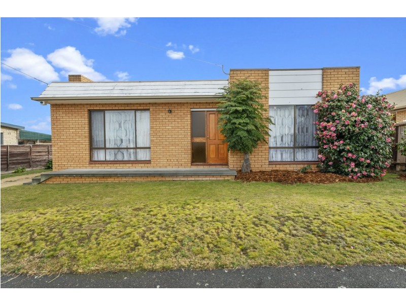 8 First Avenue, Midway Point TAS 7171