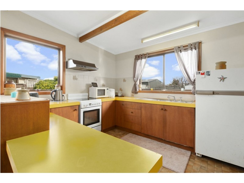 8 First Avenue, Midway Point TAS 7171