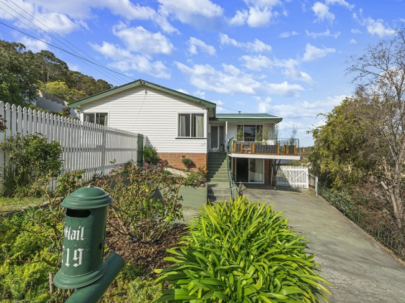 219 Derwent Avenue, Lindisfarne TAS 7015