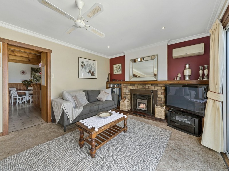 219 Derwent Avenue, Lindisfarne TAS 7015